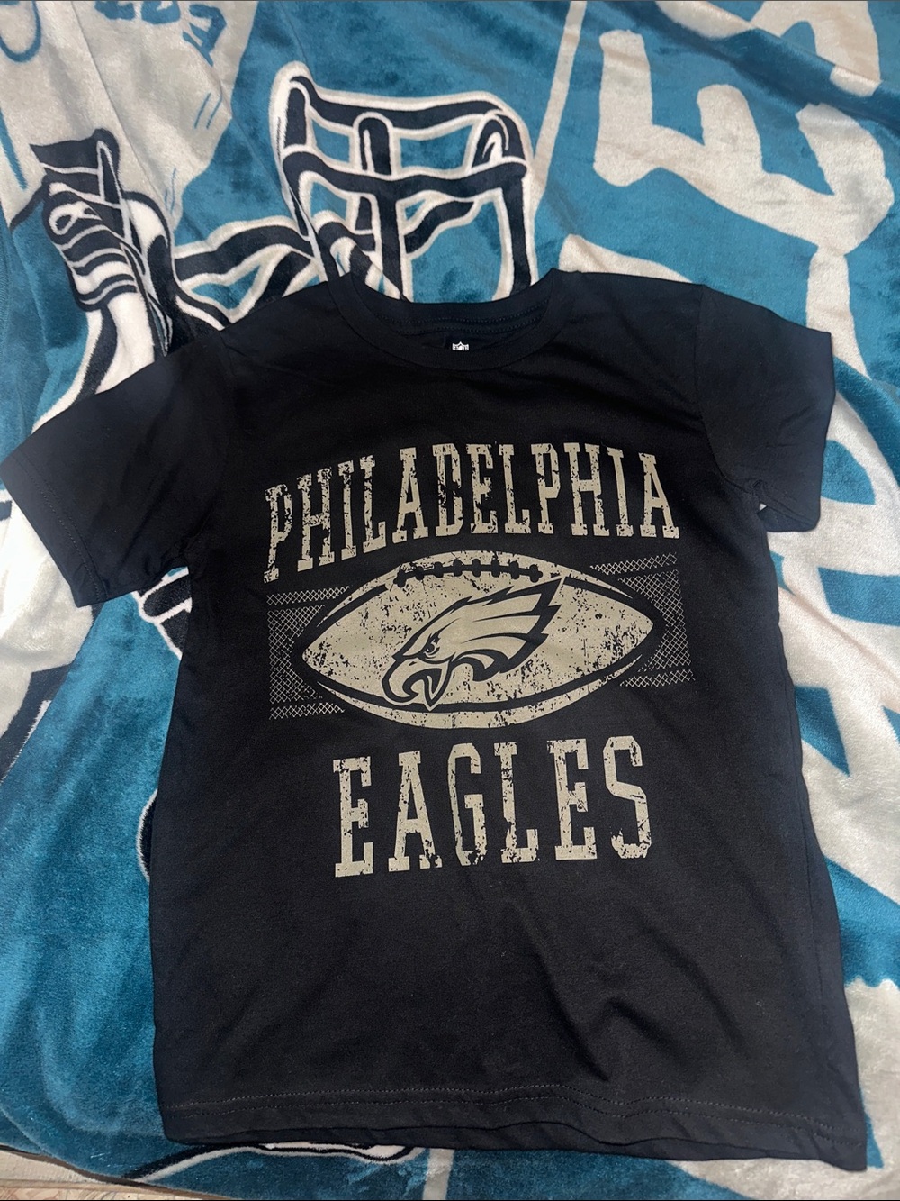 Boys medium eagles tee BN
